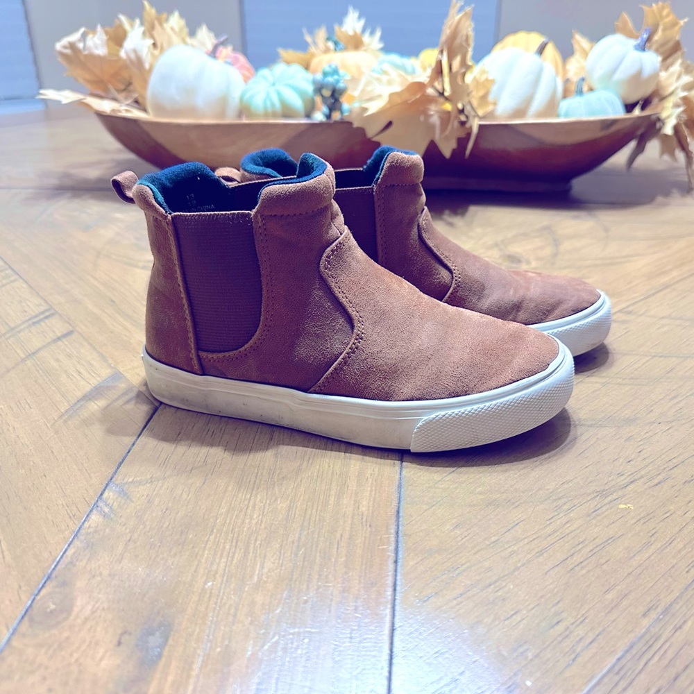 Boys brown suede bootie